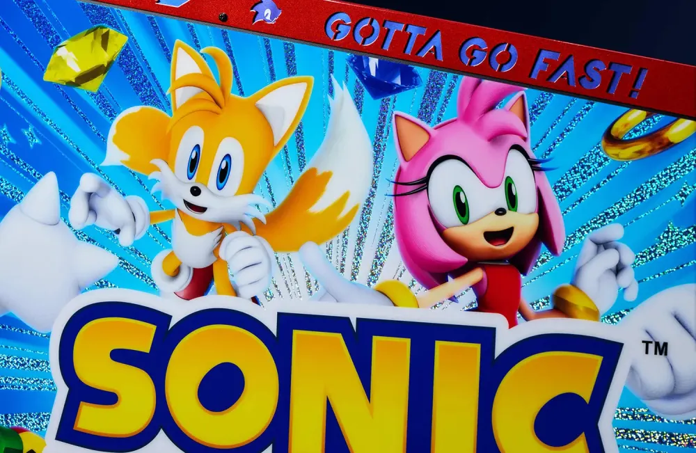Tails, Amy, and Sonic logo cabinet artwork detail