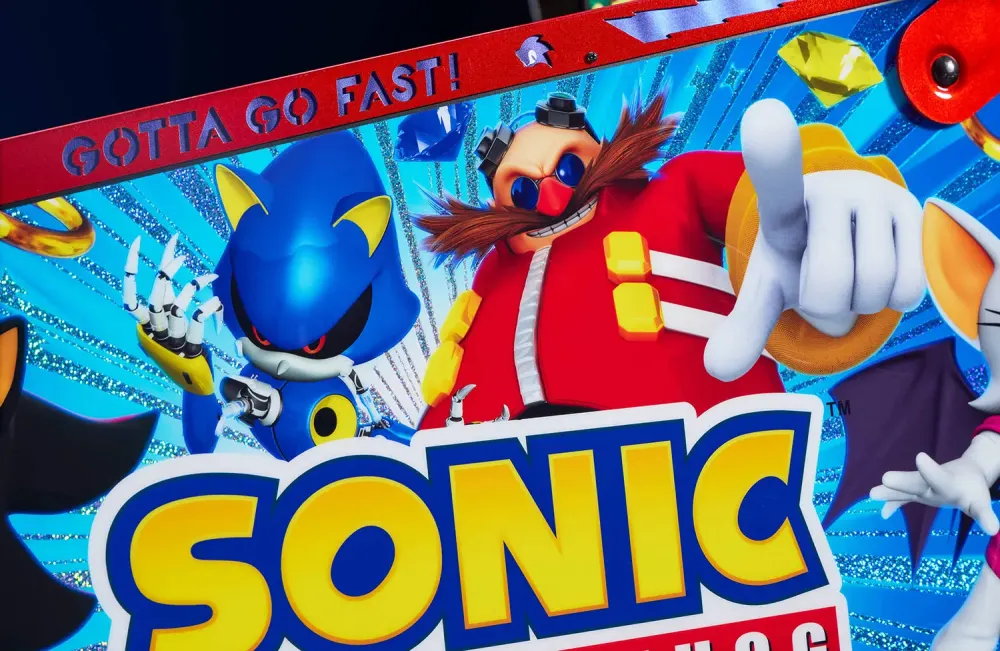 Metal Sonic, Dr. Eggman, and Rouge cabinet art detail