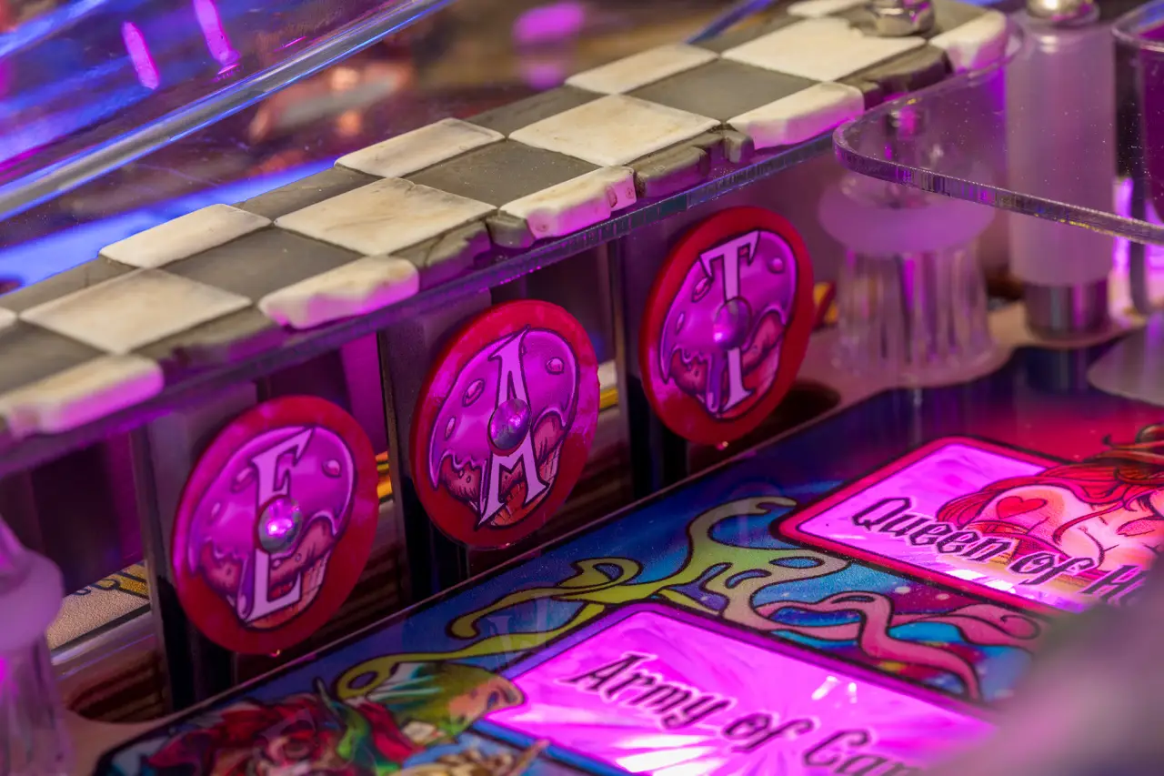 Alice's Adventures in Wonderland DPX official machine and playfield detail 11