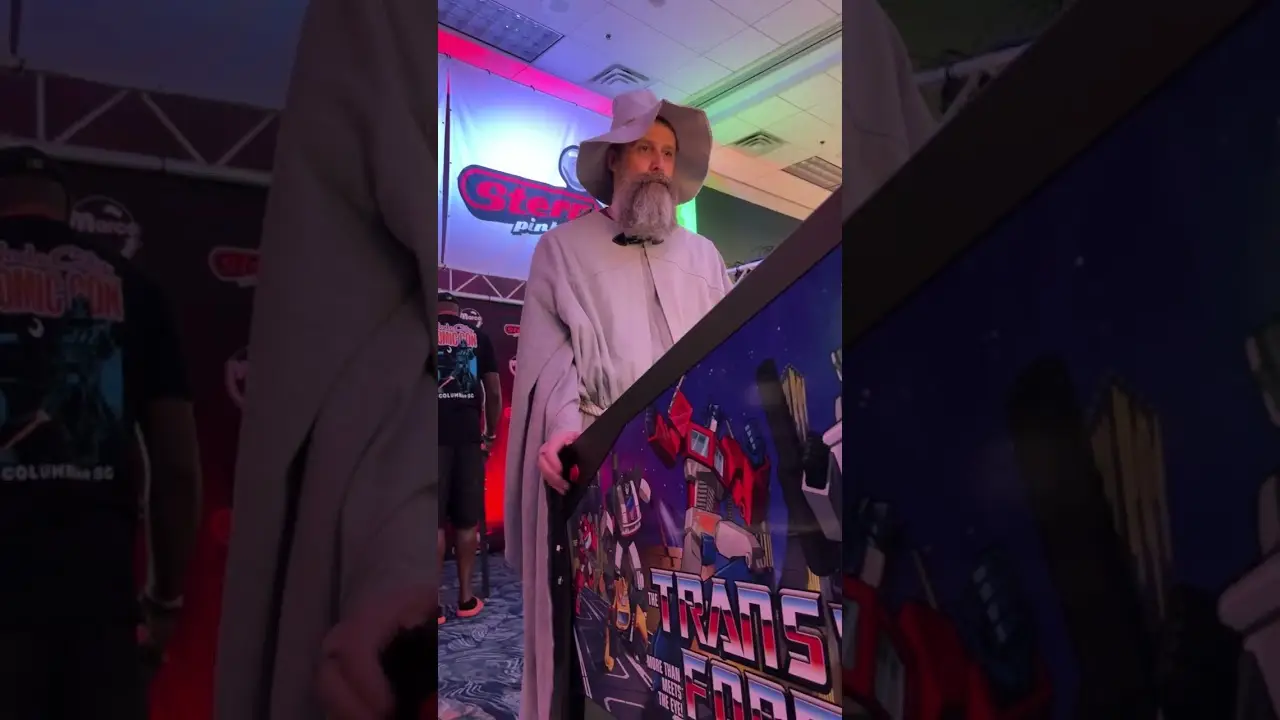 Cosplayers Play Pinball At Soda City Comic Con video thumbnail