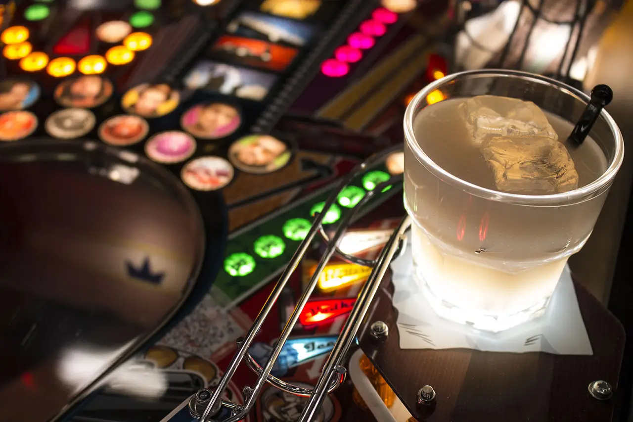 The Big Lebowski official cabinet or playfield detail 8