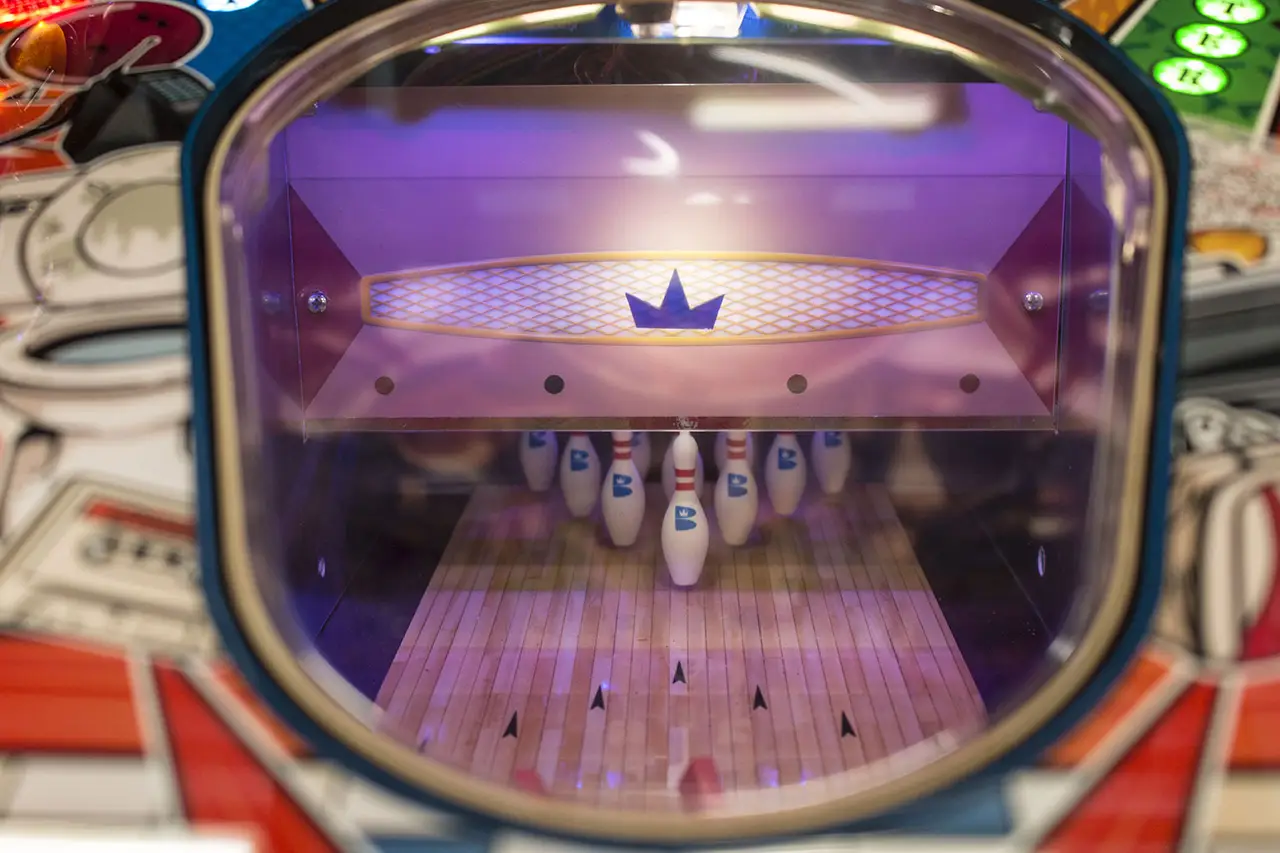 The Big Lebowski official cabinet or playfield detail 4