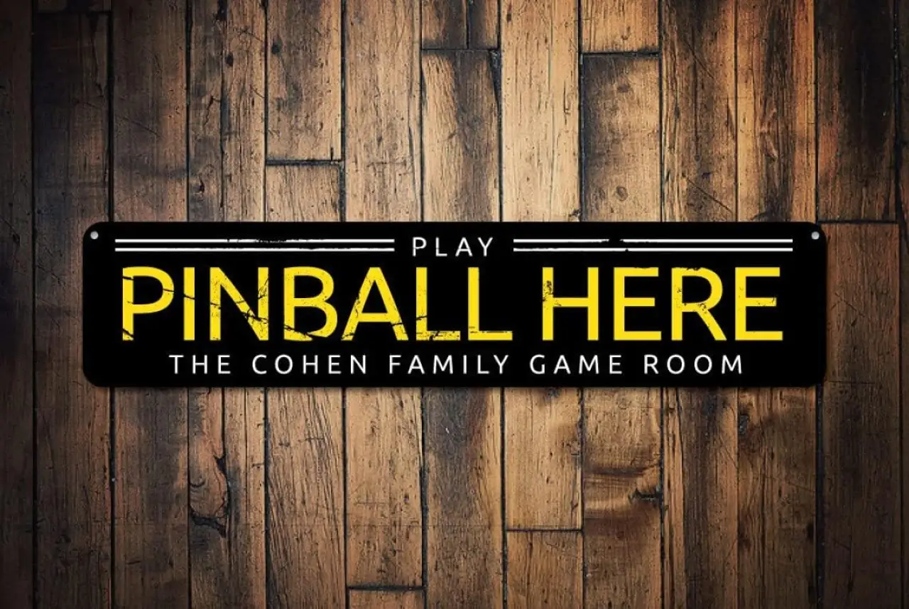 Play Pinball Here Sign Arcade Decoration Game Room Sign Vintage Wooden Sign Poster for Garage Bar Bar Family Man Cave Wall Decor Hanging Sign for Front Door Porch Decor for Wall Window 6x16 Inch