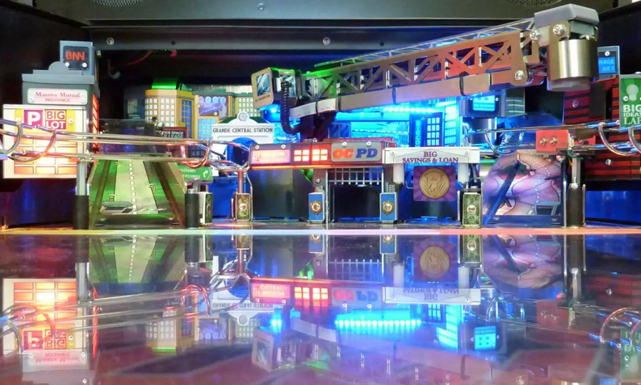Heist official cabinet or playfield detail 3