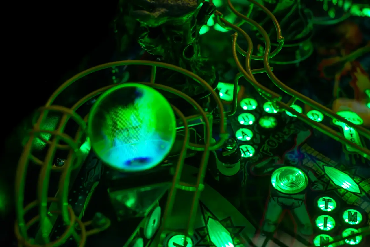 The Wizard of Oz pinball official cabinet or playfield detail 8