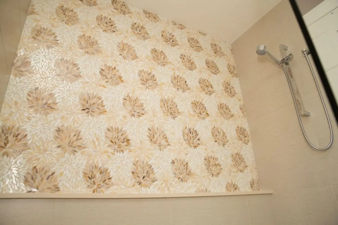 A Simple Bathroom Tile Design