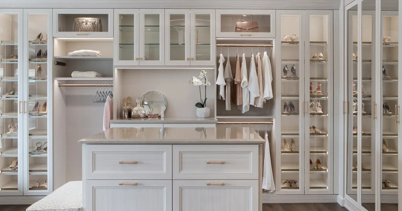 New Year, New Closet: Selecting the Finish and Hardware for Your Custom Closet