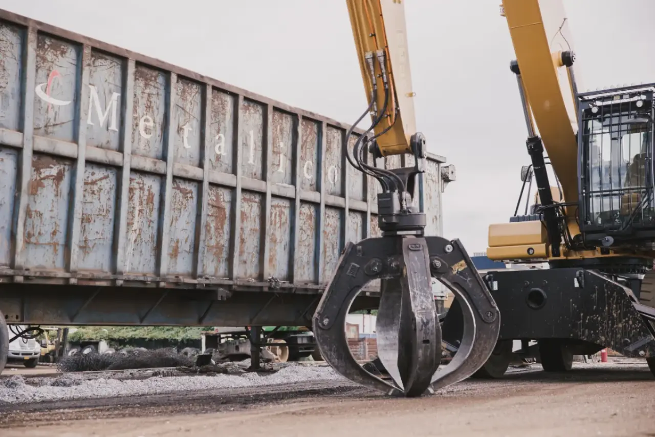 metalico scrap metal container and crane