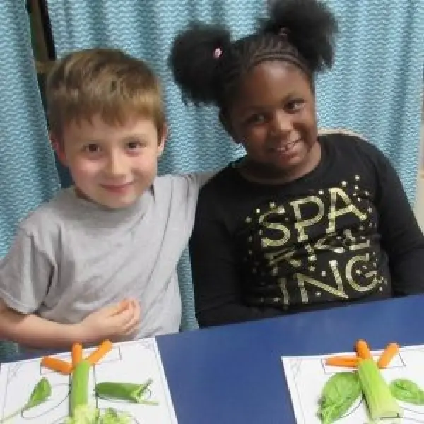 kids eating vegetables
