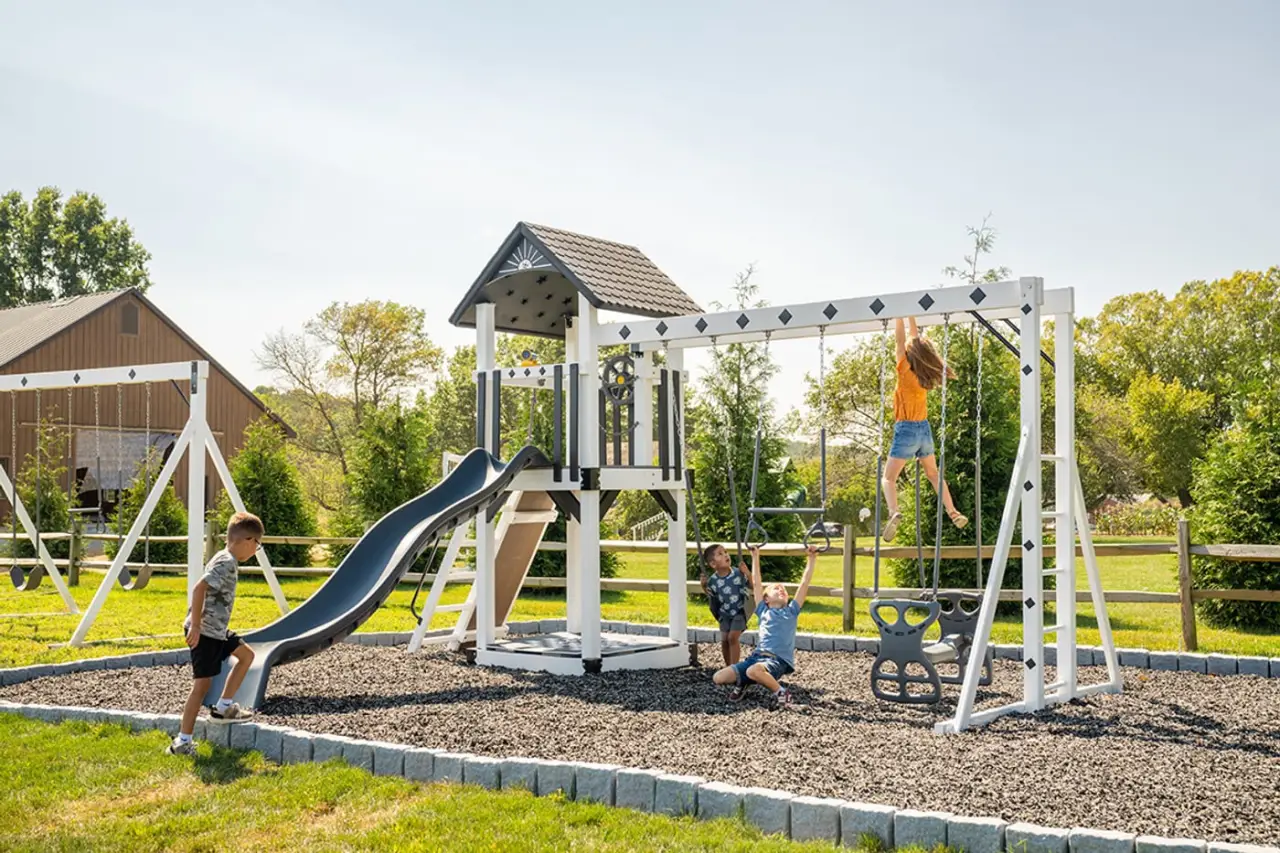 Cubby's Fort King Swings thumbnail