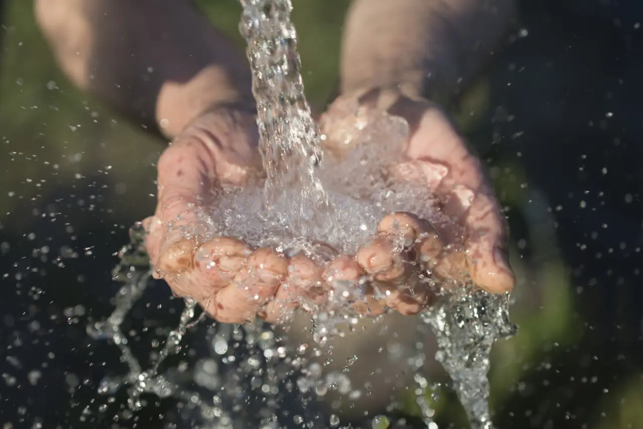 5 Ways Your Home's Well Water Can Benefit From a Water Filtration System