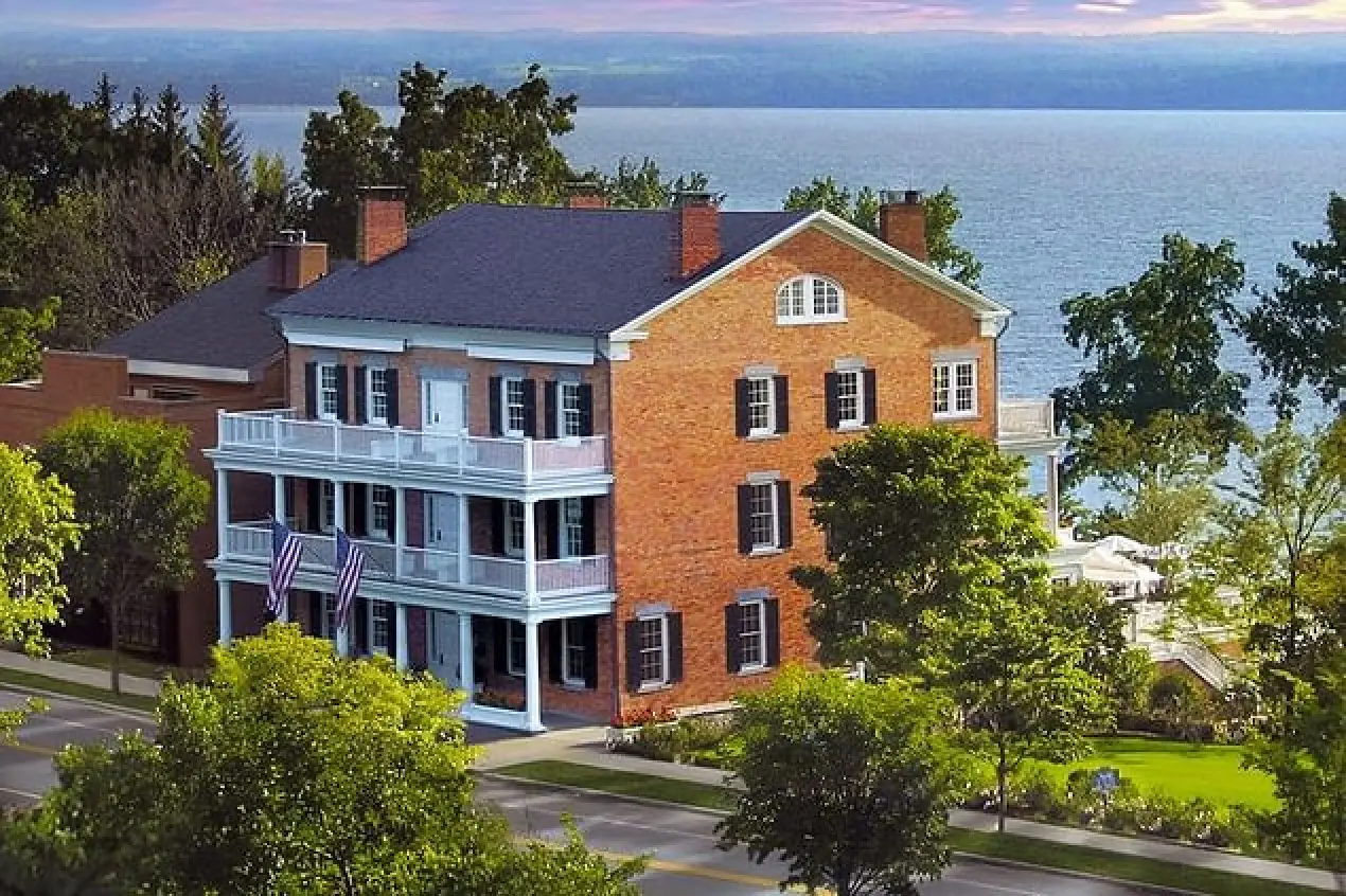 Inns of Aurora