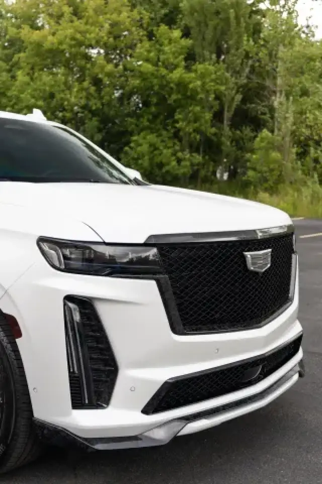 2022 Cadillac Escalade-V luxury SUV exterior body detail