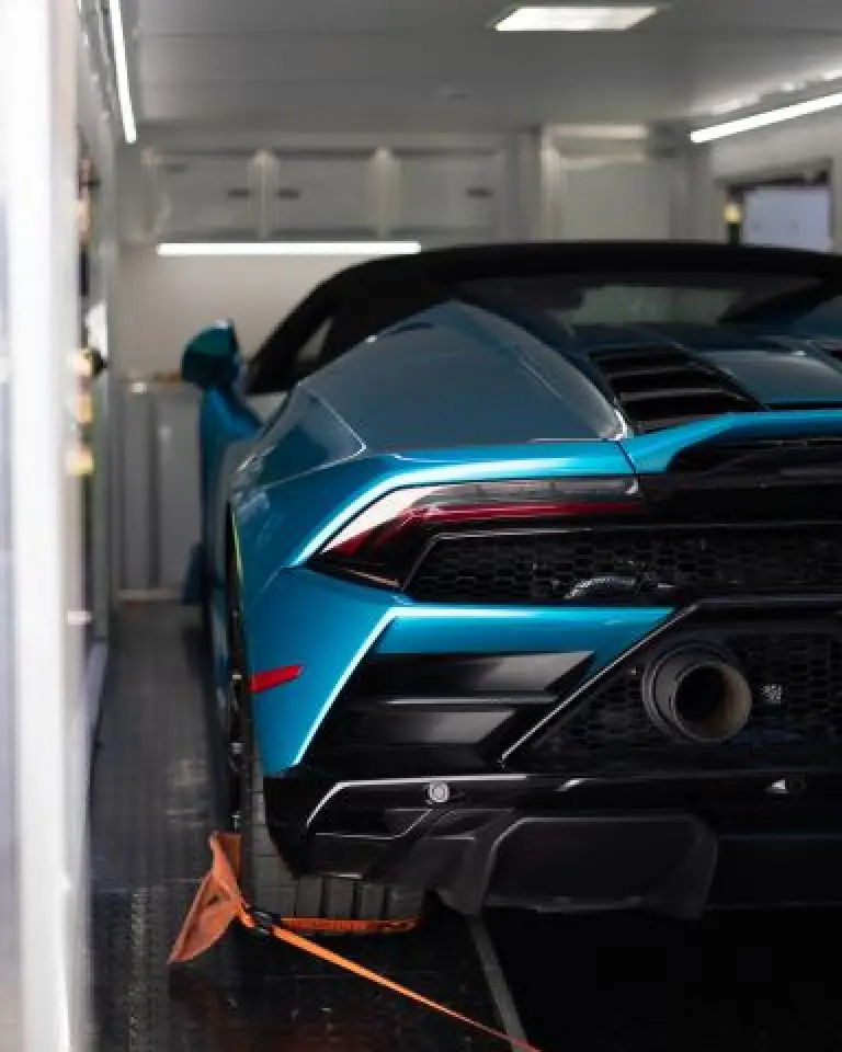 2023 lamborghini huracan from back
