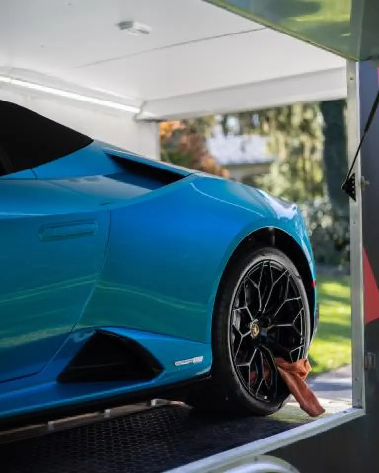 2023 lamborghini huracan from side