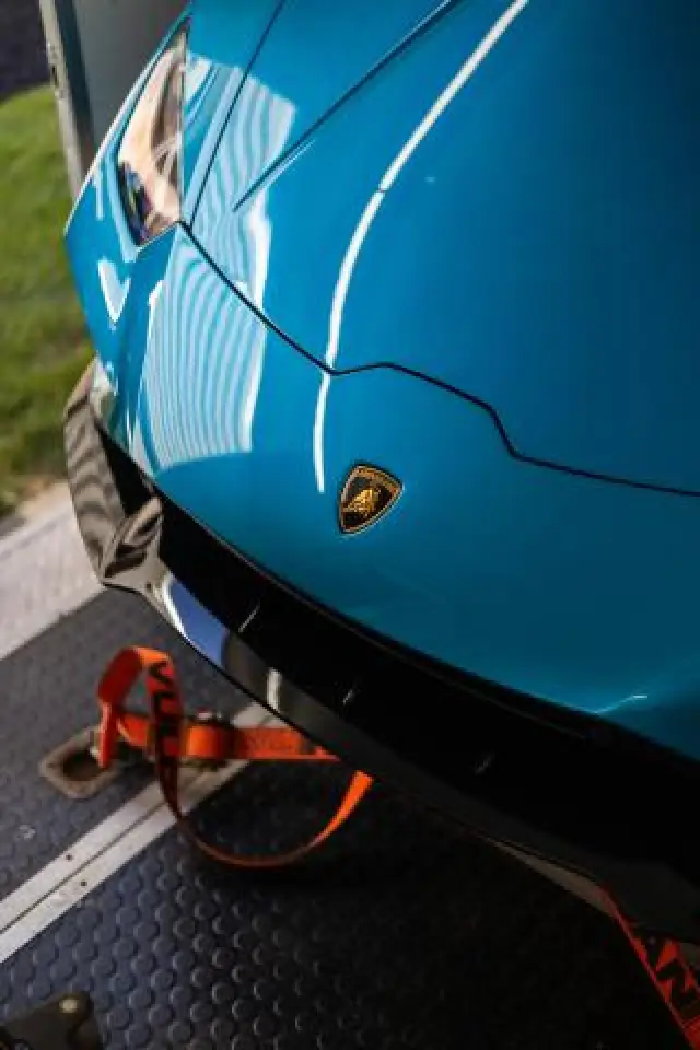 2023 lamborghini huracan hood with logo