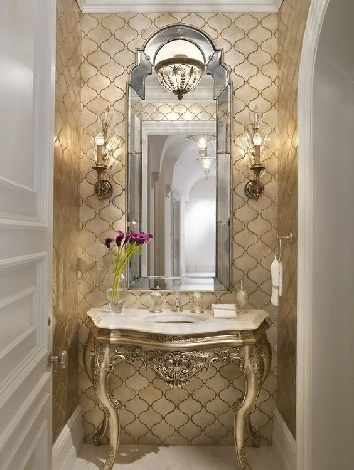 Arabesque tile design