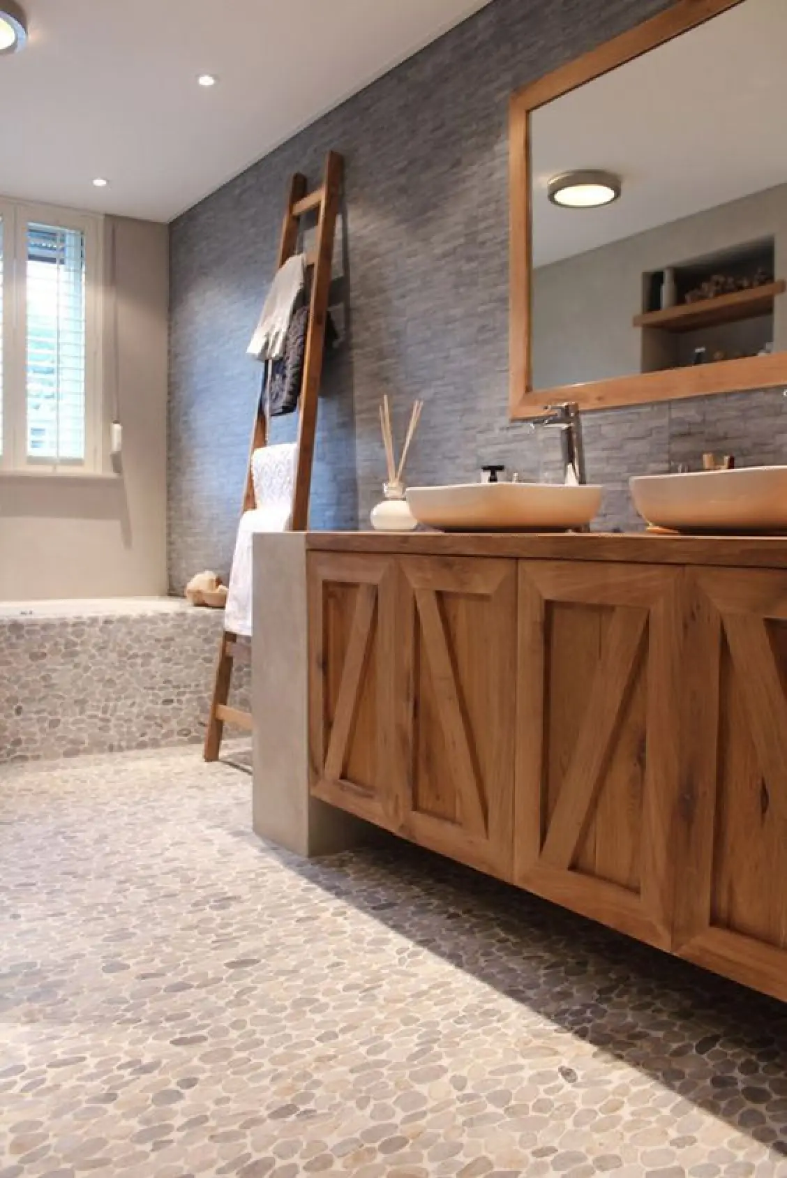 Flat Pebble Tile Foor