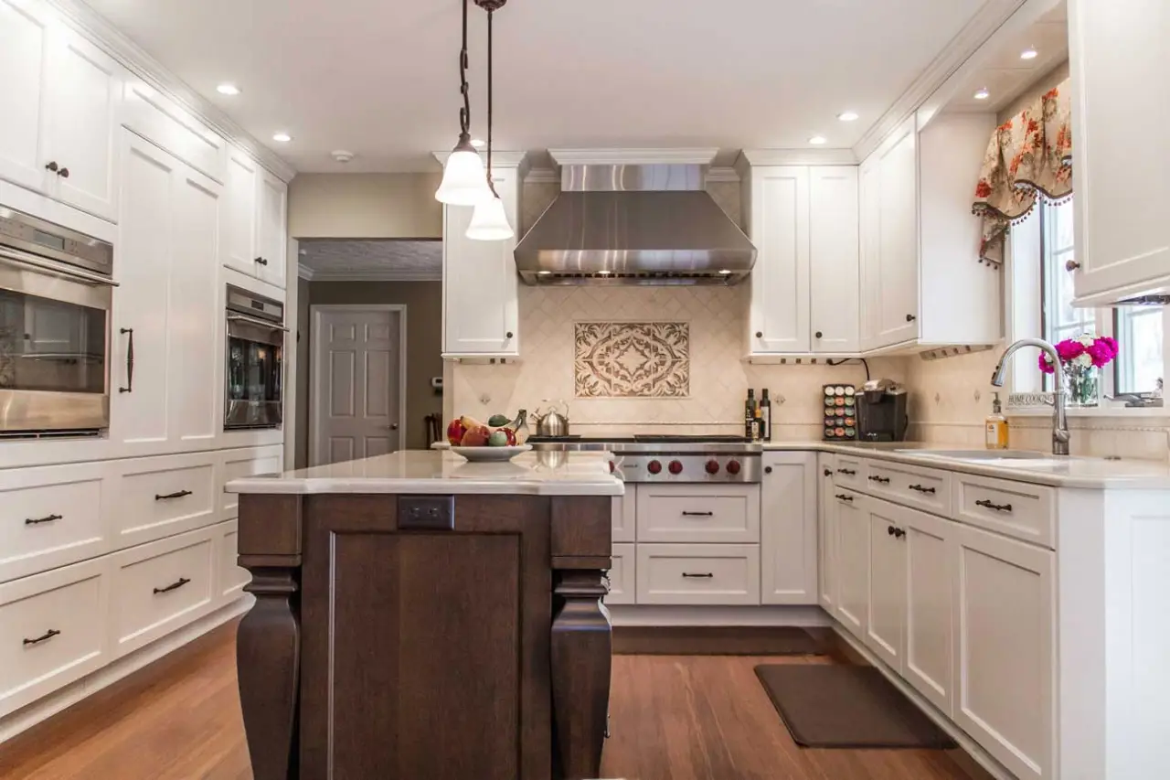 White Kitchen Cabinets