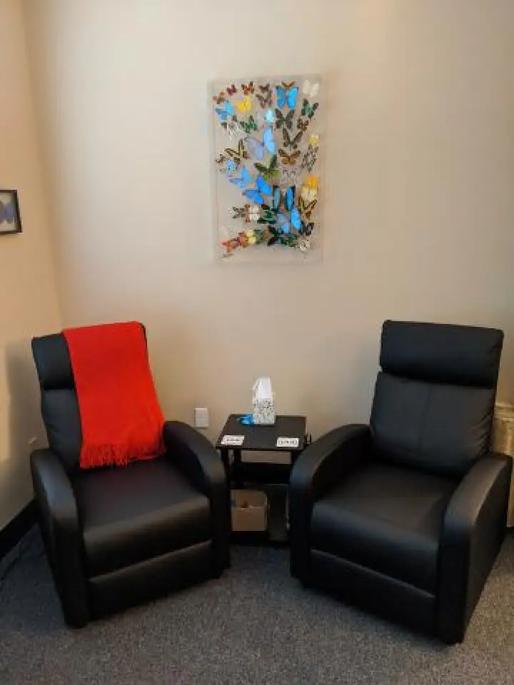 comfortable black chairs with a red blanket