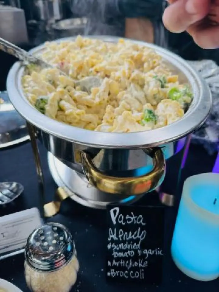 pasta alfredo with broccoli