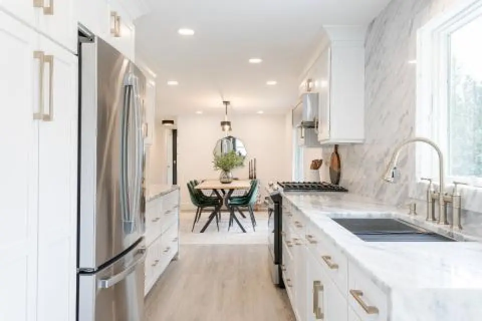 marble kitchen countertops with white cabinets
