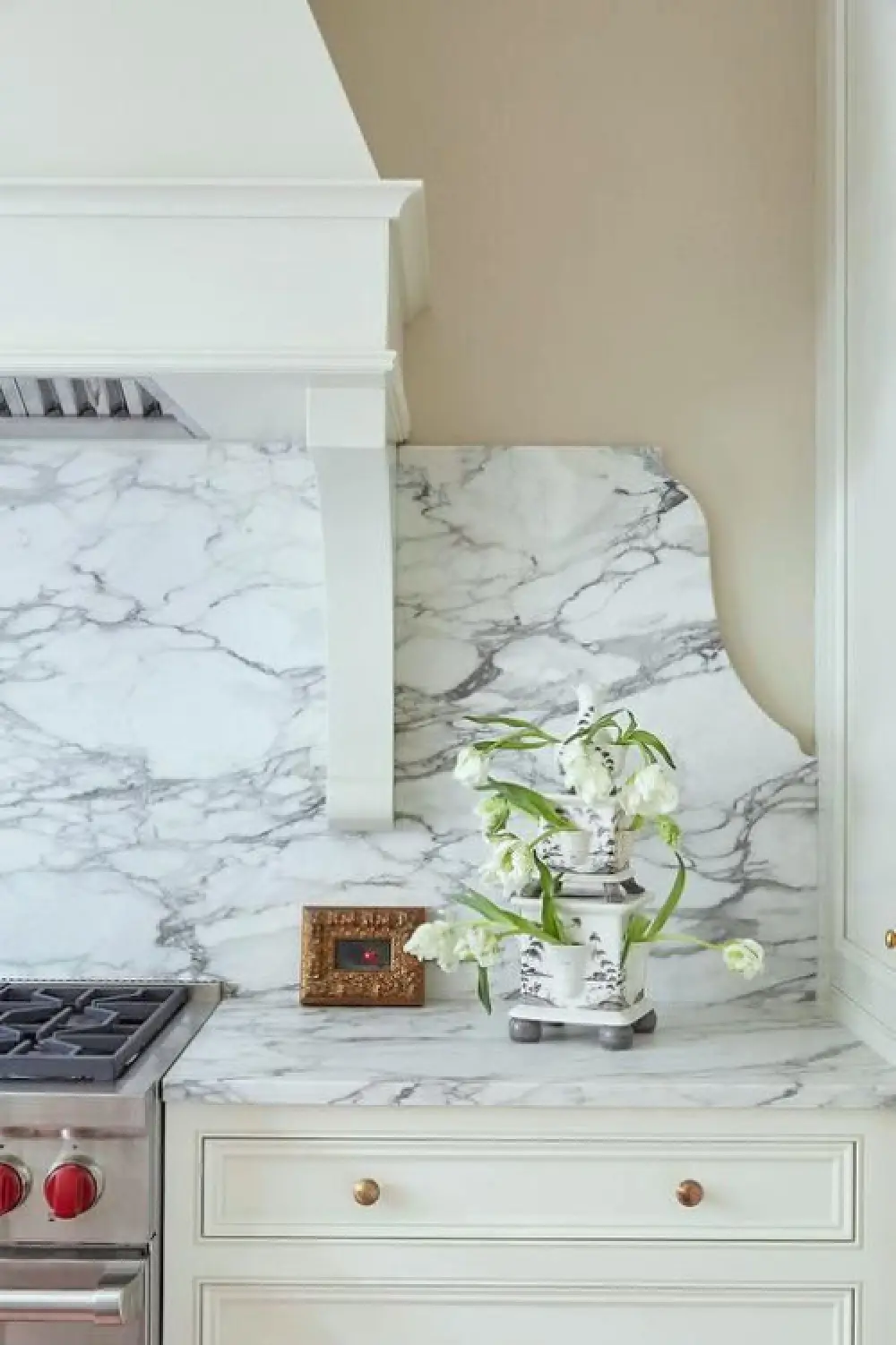 marble scalloped backsplash